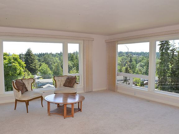 Living room has great views!