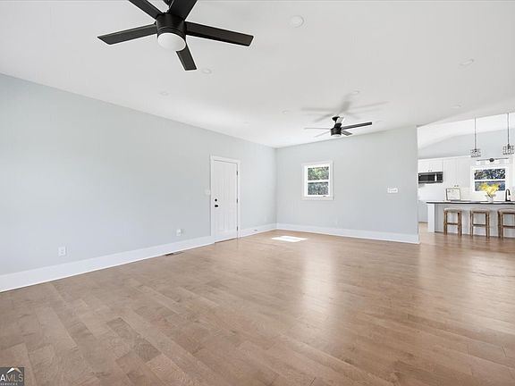 5th image of 2371 Kensington Rd