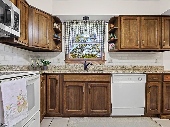 3rd image of 14281 Wade Ave NE