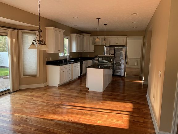 3rd image of 17590 Parkside Dr