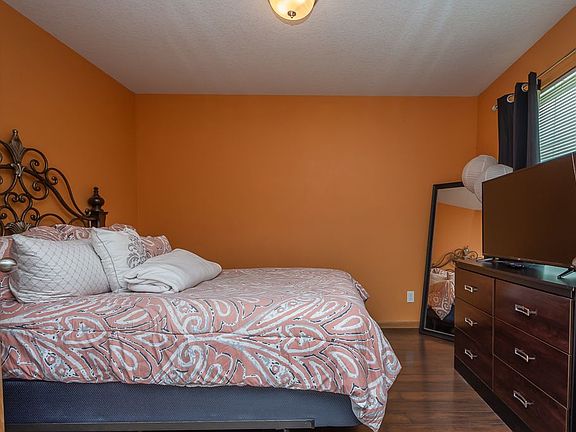 5th image of 810 SE Harper Dr