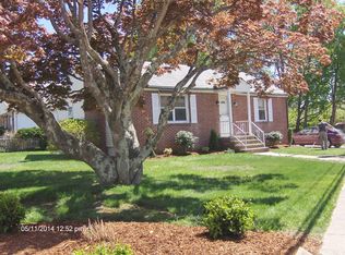 204 Knollwood Ave, Cranston, RI 02910