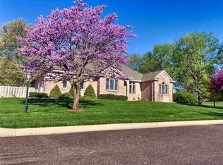 1402 Cardinal Cir, Monett, MO 65708