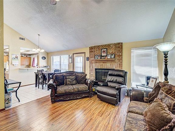 5th image of 536 SW 151st St
