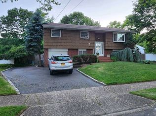 7 Karen Pl, Commack, NY 11725
