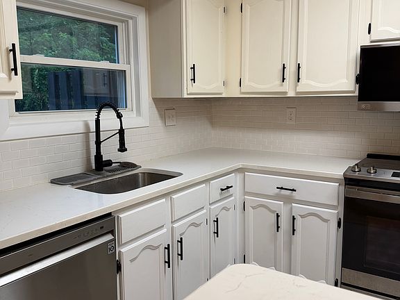 2nd image of 6 Bamforth Rd Unit 2