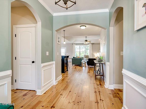 4th image of 319 Amersham Way