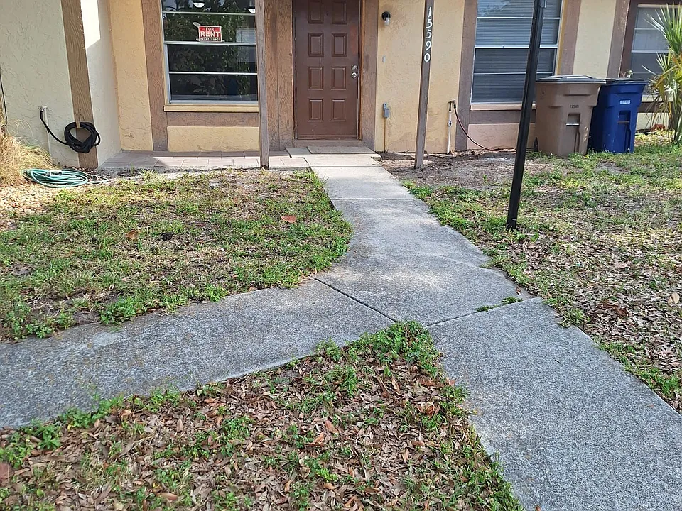 15590 Riverwood Ln