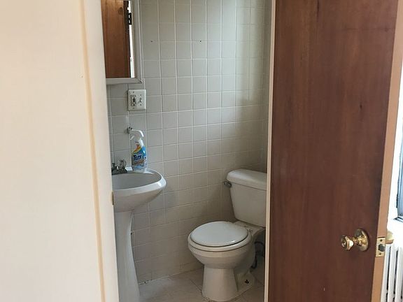 2nd image of 104 President St APT 4R