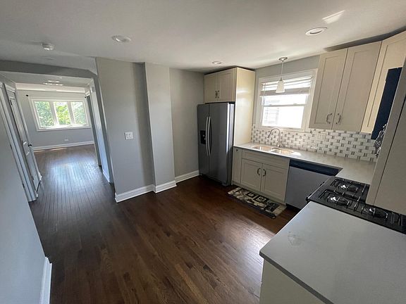 3rd image of 5440 W Warwick Ave #2