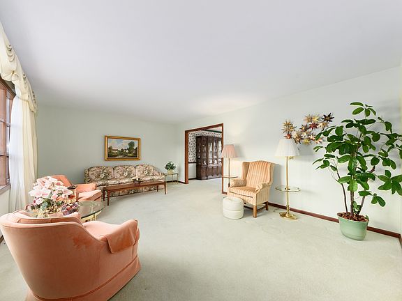 3rd image of 3114 Rosemont Dr