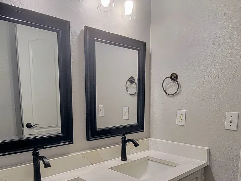 2909 Madison Ct — Photo 4