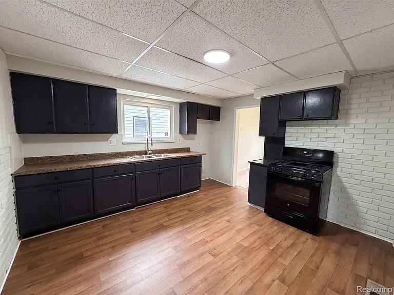 11268 Maxwell Ave — Photo 2