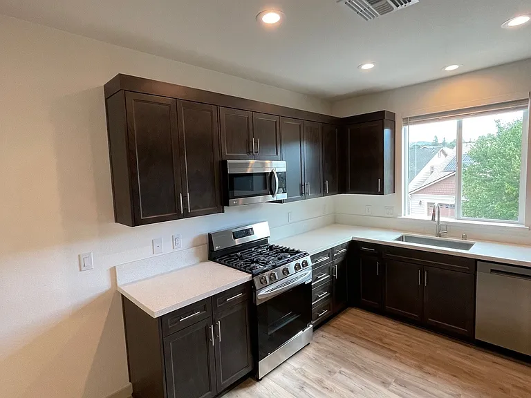 86 Cottage Ct — Photo 2