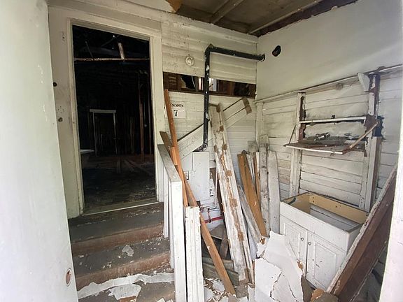 5th image of 1335 Frenchmen St