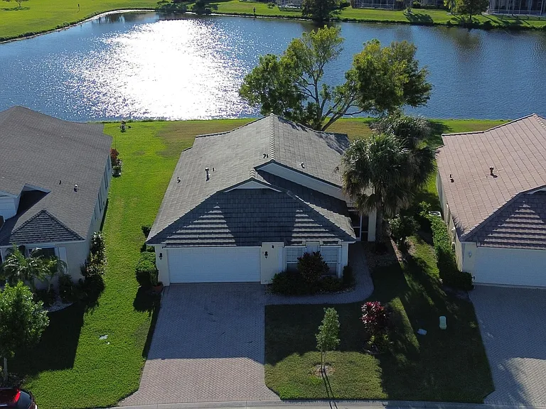 532 SW Indian Key Dr — Photo 2