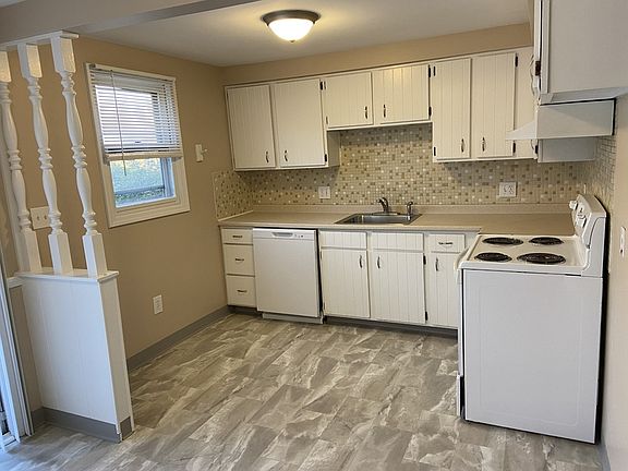 3rd image of 109 Creekside Dr