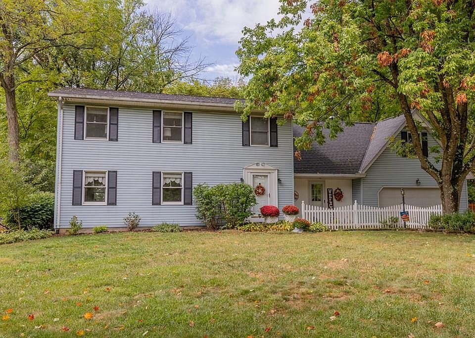 1st image of 213 Woodland Way