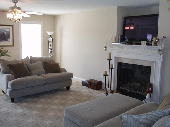 Living Room w/fireplace