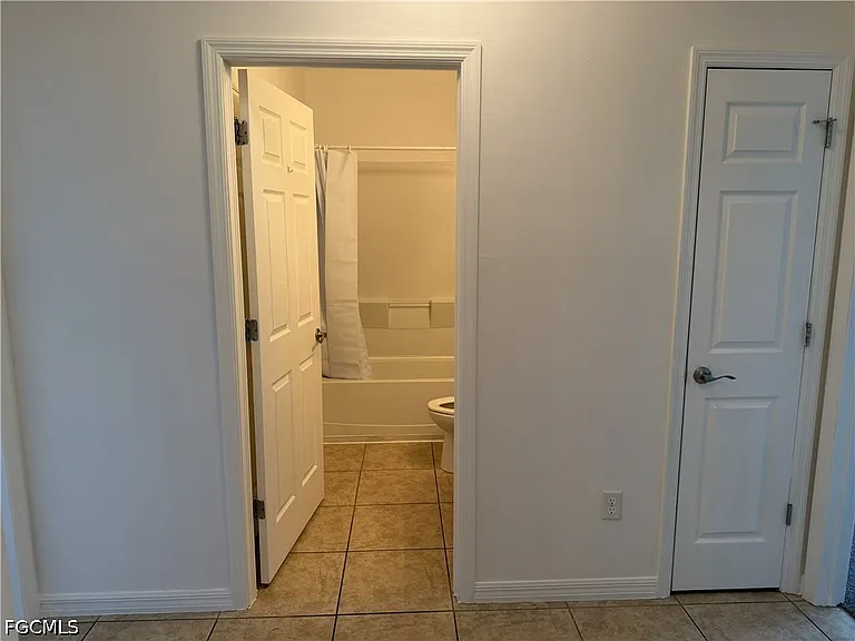1741 SW 14th St — Photo 5