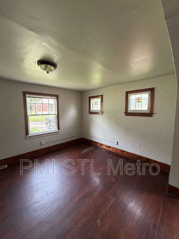 2 bed, 1.5 bath, 918 sqft, $995 — Photo 3
