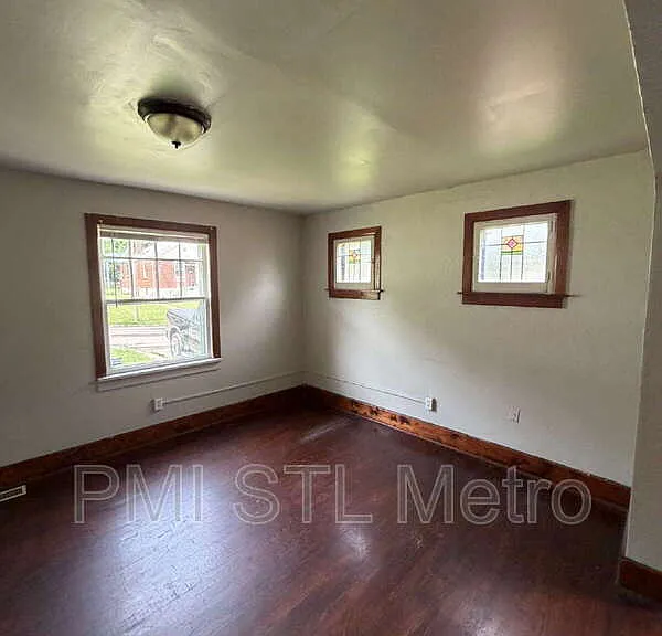 5336 Fletcher St — Photo 3