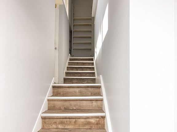 3rd image of 809 S Damen Ave #C