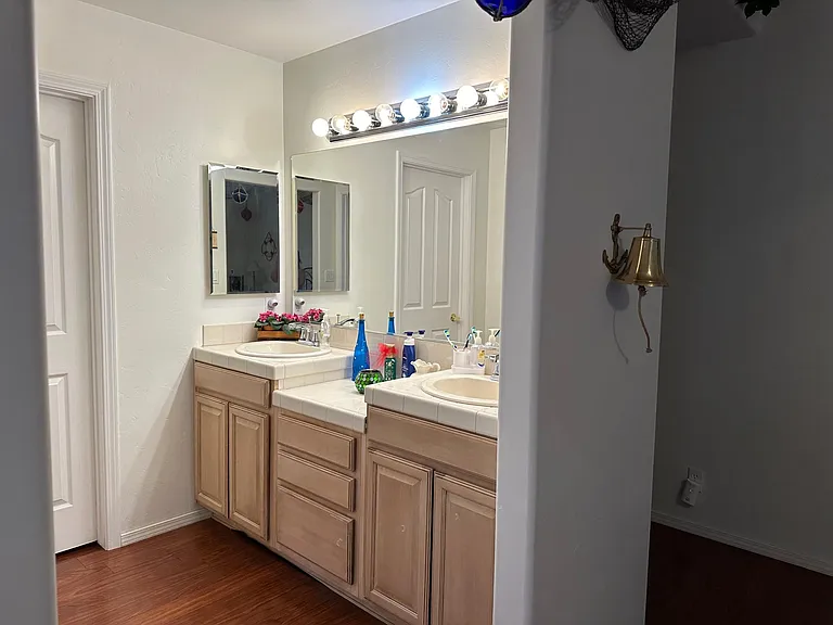 home unfurnished master bath