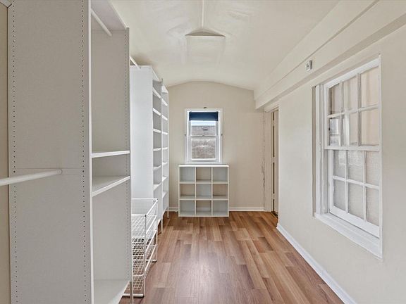 3rd image of 4872 N 40th STREET