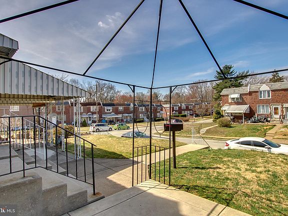 3rd image of 705 Hillcrest Dr