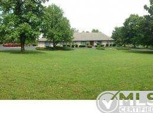 1146 S Country Club Rd, Carthage, MO 64836