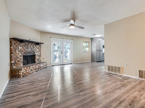 5th image of 628 Thompson St