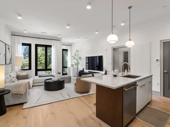 101 N Beacon St #206, Watertown, MA 02472