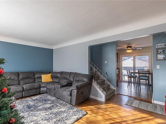 2nd image of 28923 W Willowick Dr