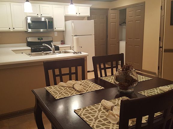 3rd image of 213 Parkridge Dr
