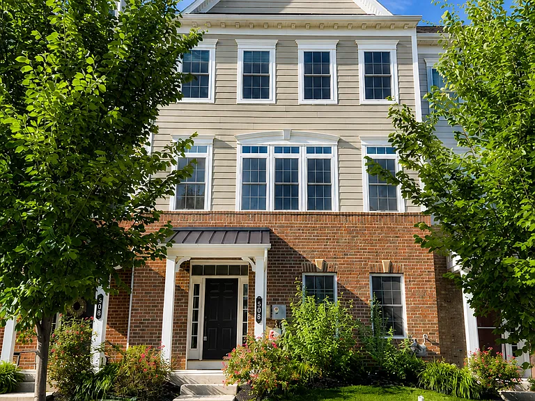 506 Cliff Ln — Photo 2