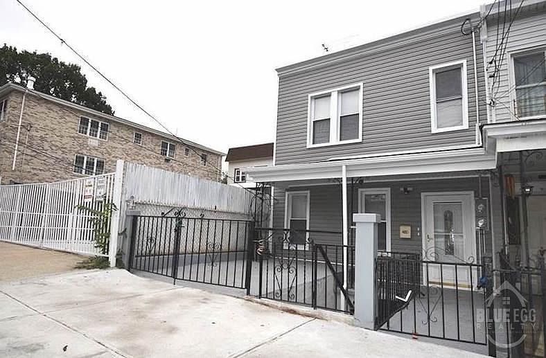 1st image of 1631 Melville St