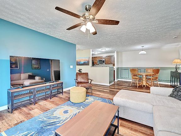 4th image of 220 Carrington Pl #206