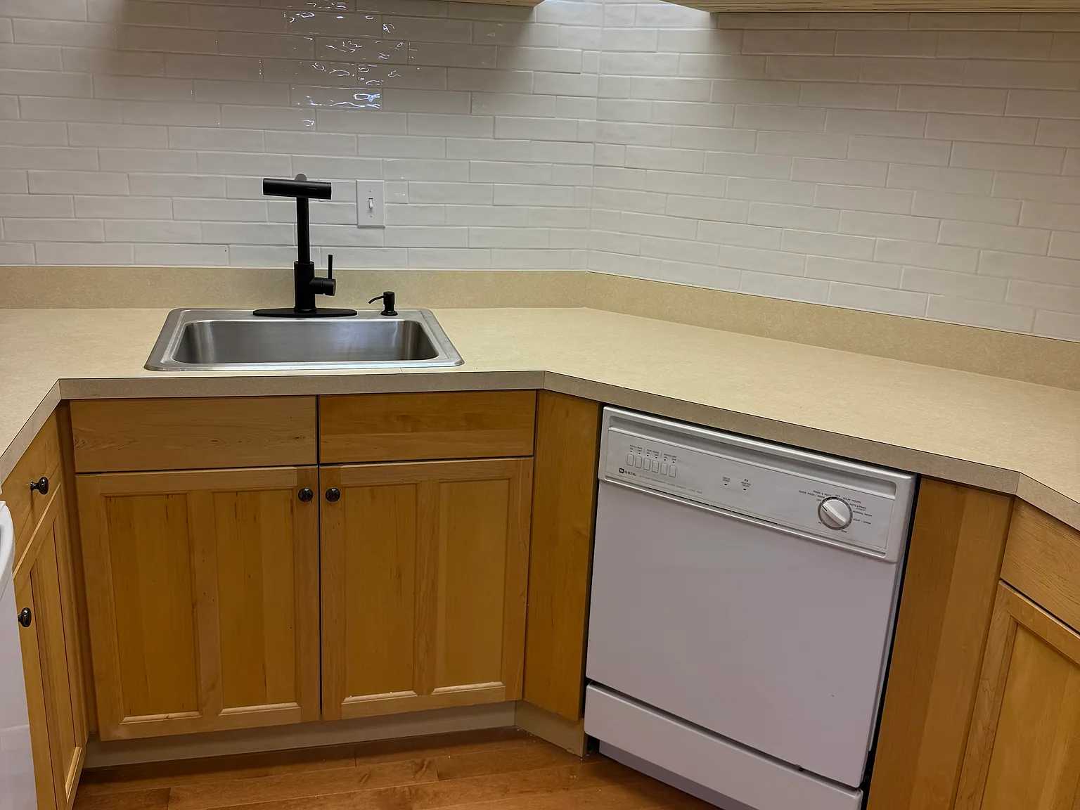2 bed, 1.5 bath, 1800 sqft, $2,950 — Photo 2