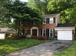 8609 Powder Horn Rd, Springfield, VA 22152