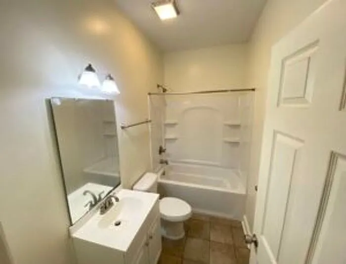 19 Hollywood Ct — Photo 11