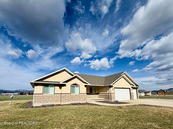 2nd image of 221 Rocky Road Cres