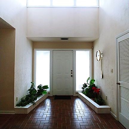 5th image of 10802 Creek Dr