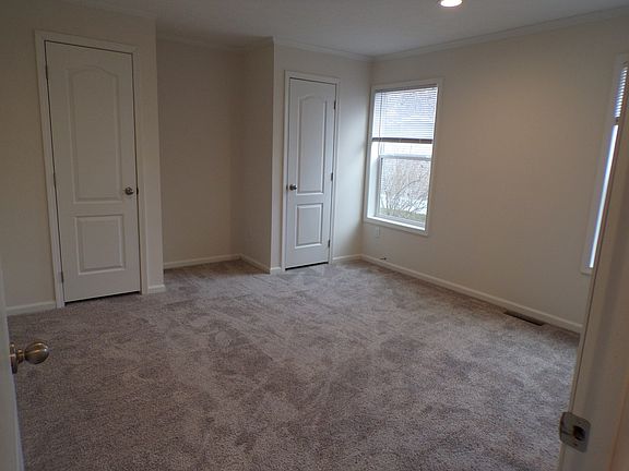 5th image of 2 Willow Dr #304
