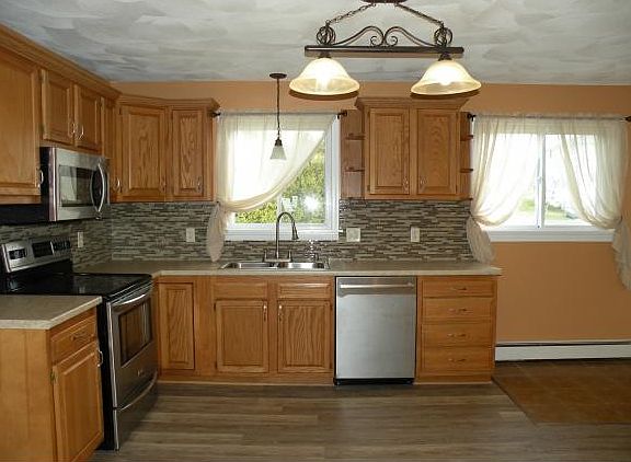 3rd image of 821 Elliott St