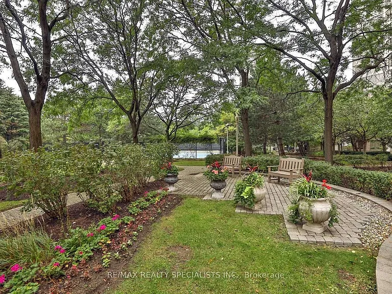 45 Kingsbridge Garden Cir #601 — Photo 28