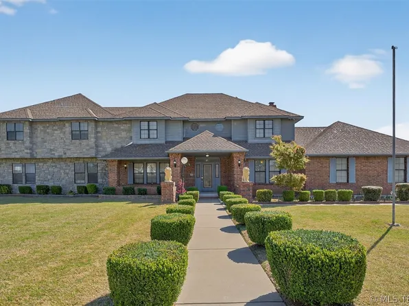 1606 NE Oakridge Dr, Claremore, OK 74017