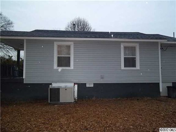 3rd image of 1531 Cloverdale Ln
