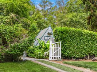 12231 Sunrise Dr NE, Bainbridge Island, WA 98110