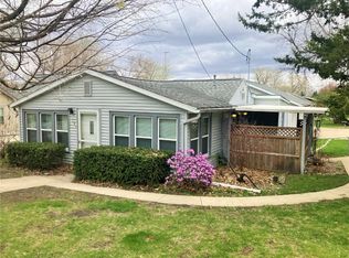 615 E 2nd St, Vinton, IA 52349